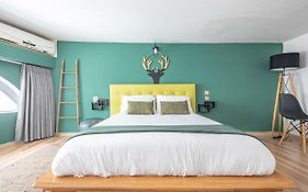 Vintage Duplex Apartment By The Beach / Flea Market District